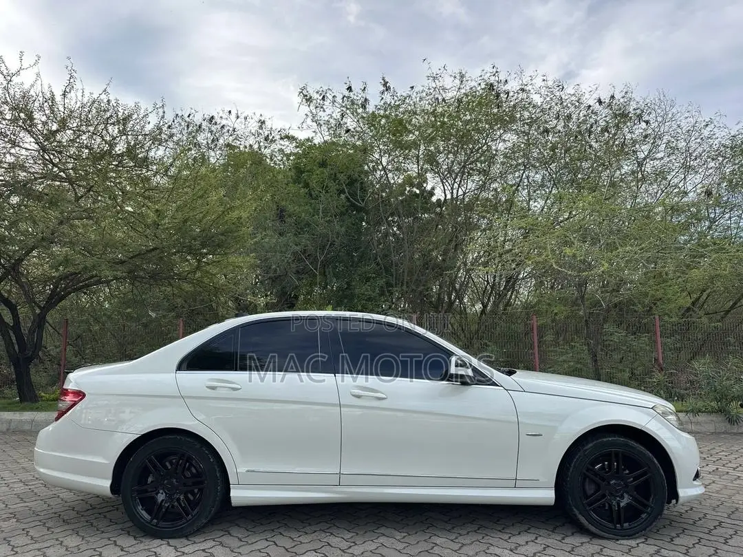 Mercedes-Benz C200 2009 White