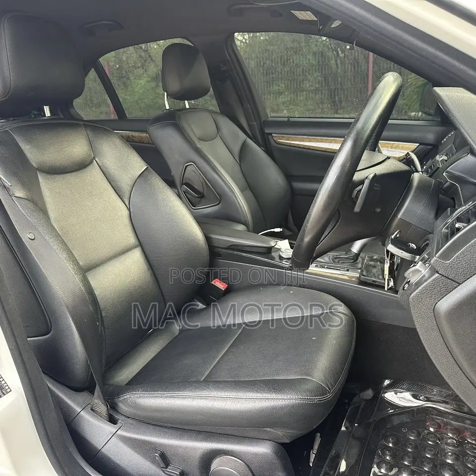 Mercedes-Benz C200 2009 White