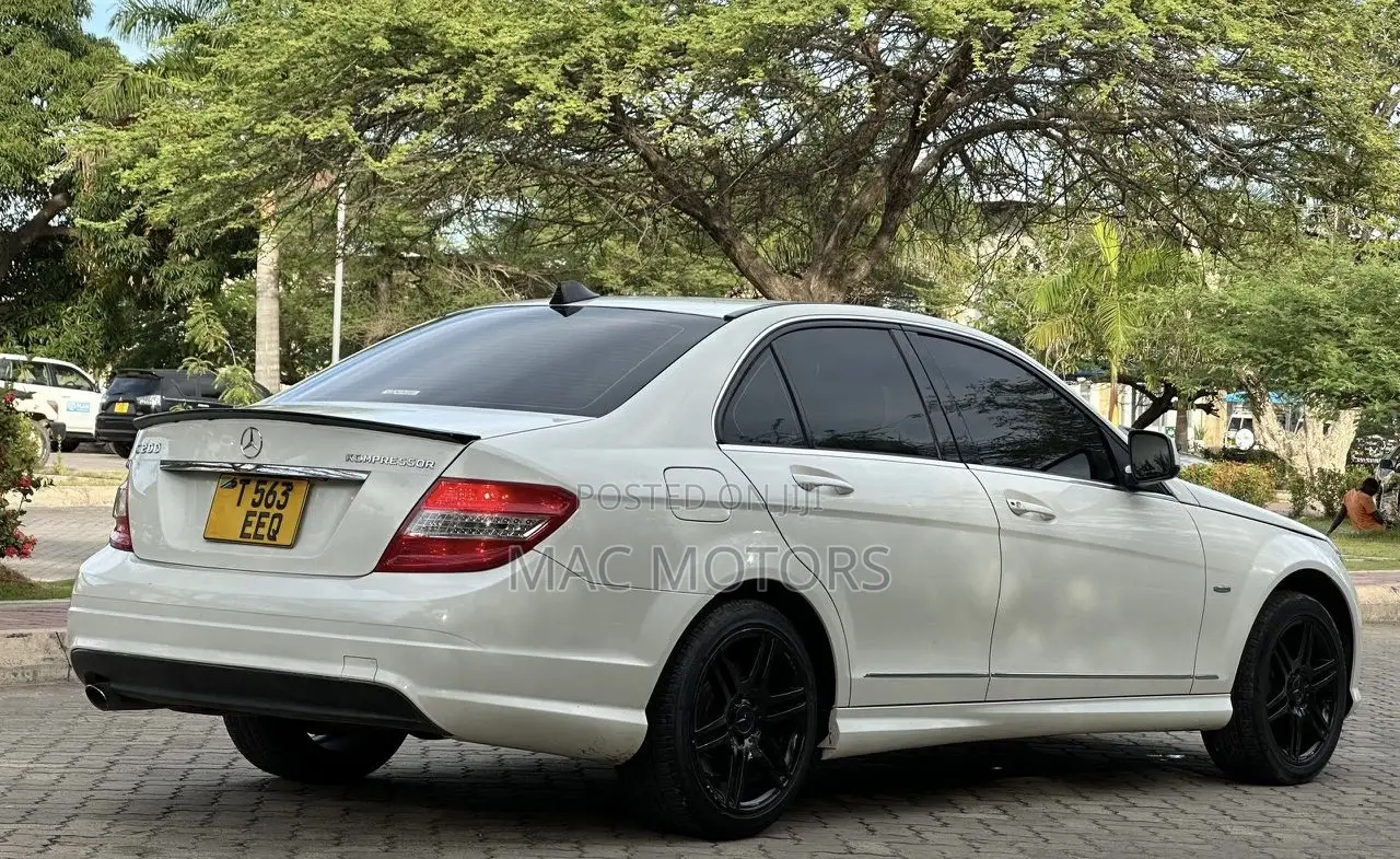 Mercedes-Benz C200 2009 White