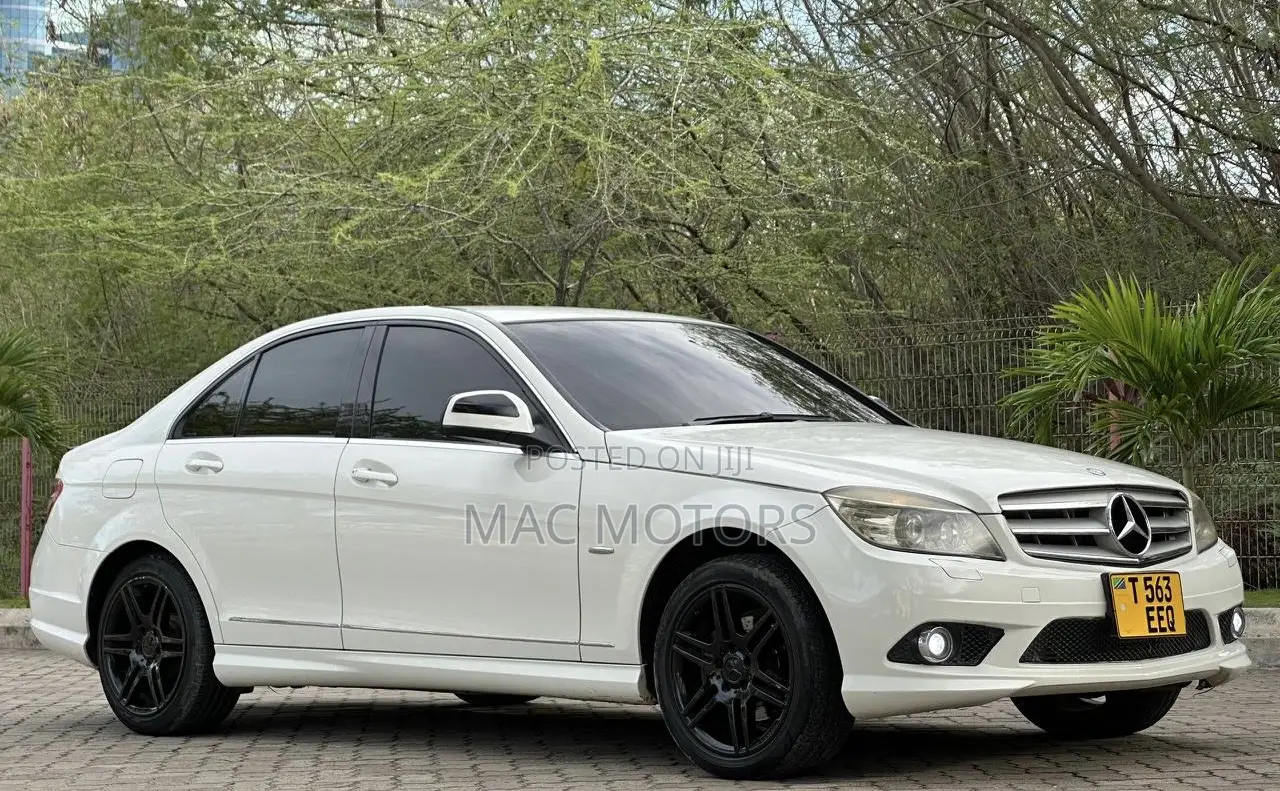 Mercedes-Benz C200 2009 White