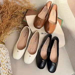 Ballets Flat With Gold Hardware