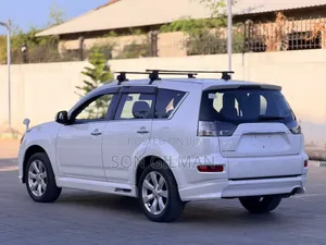 Mitsubishi Outlander 2011 White