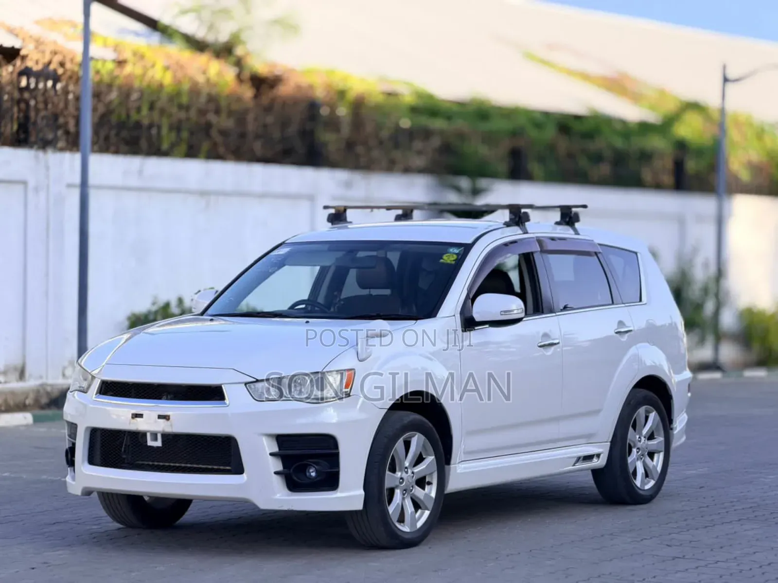 Mitsubishi Outlander 2011 White