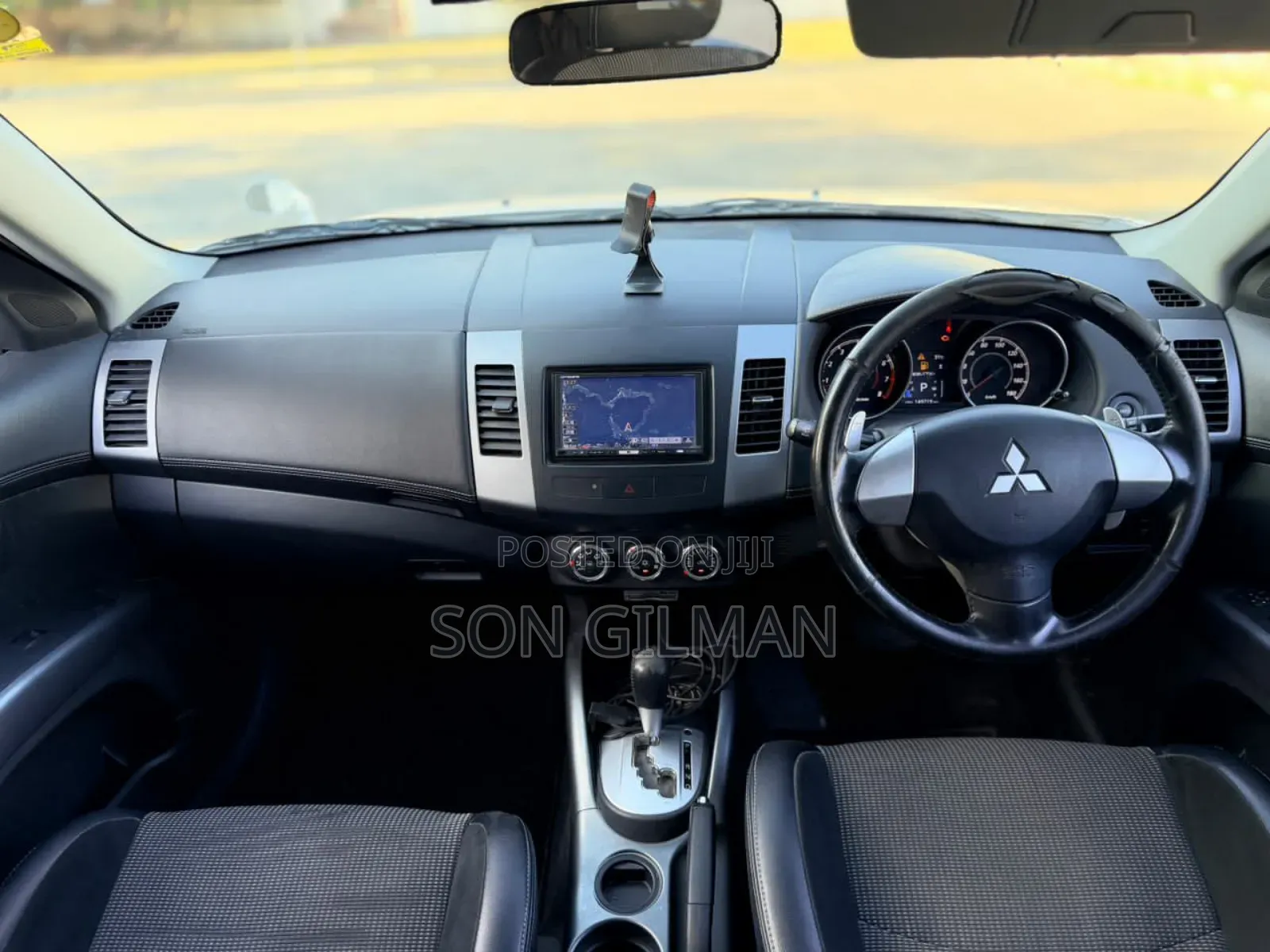 Mitsubishi Outlander 2011 White