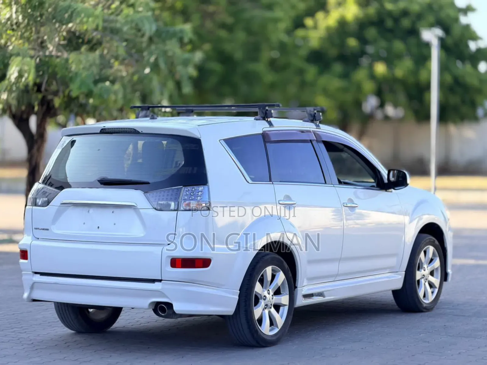Mitsubishi Outlander 2011 White