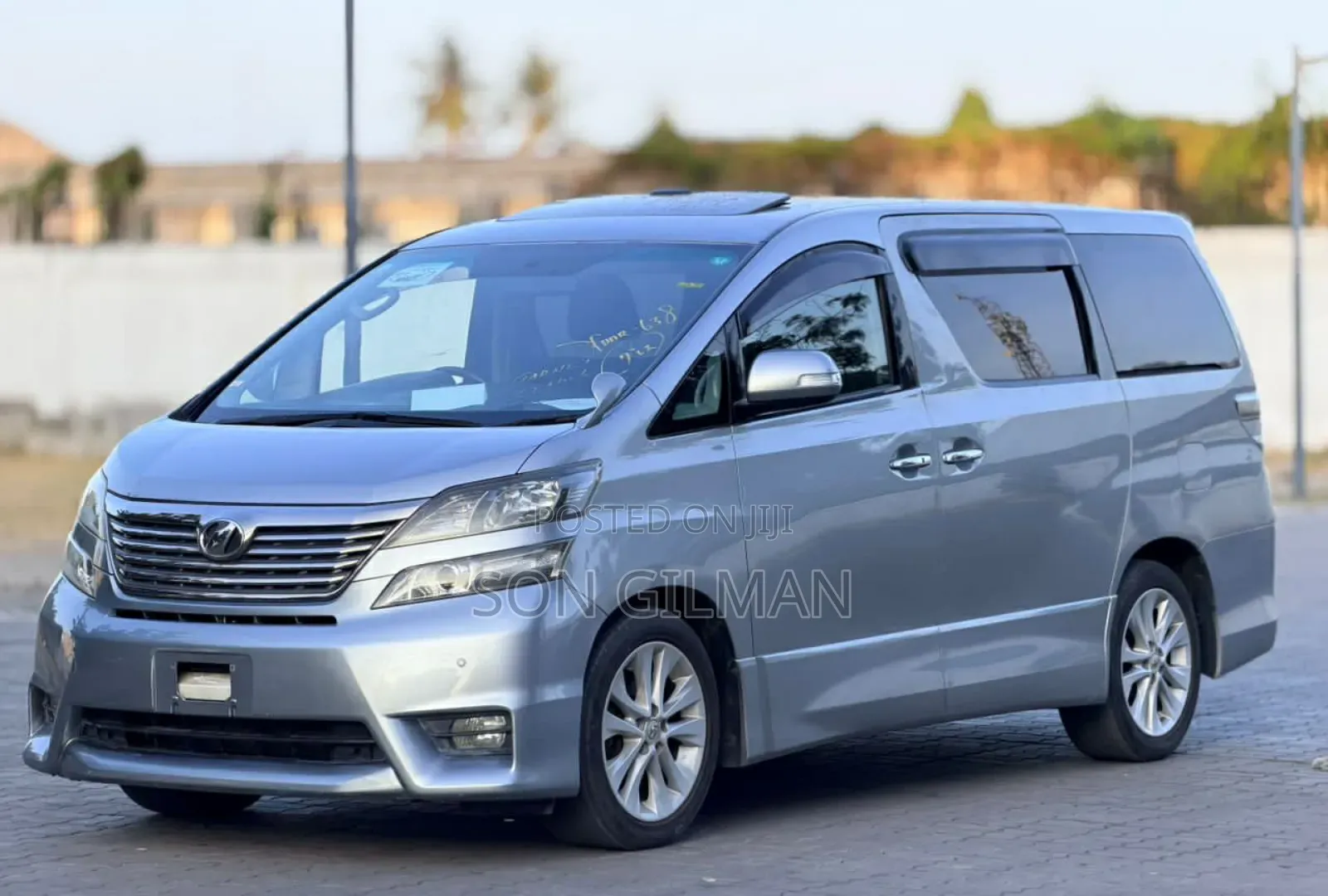 Toyota Vellfire 2010 Silver