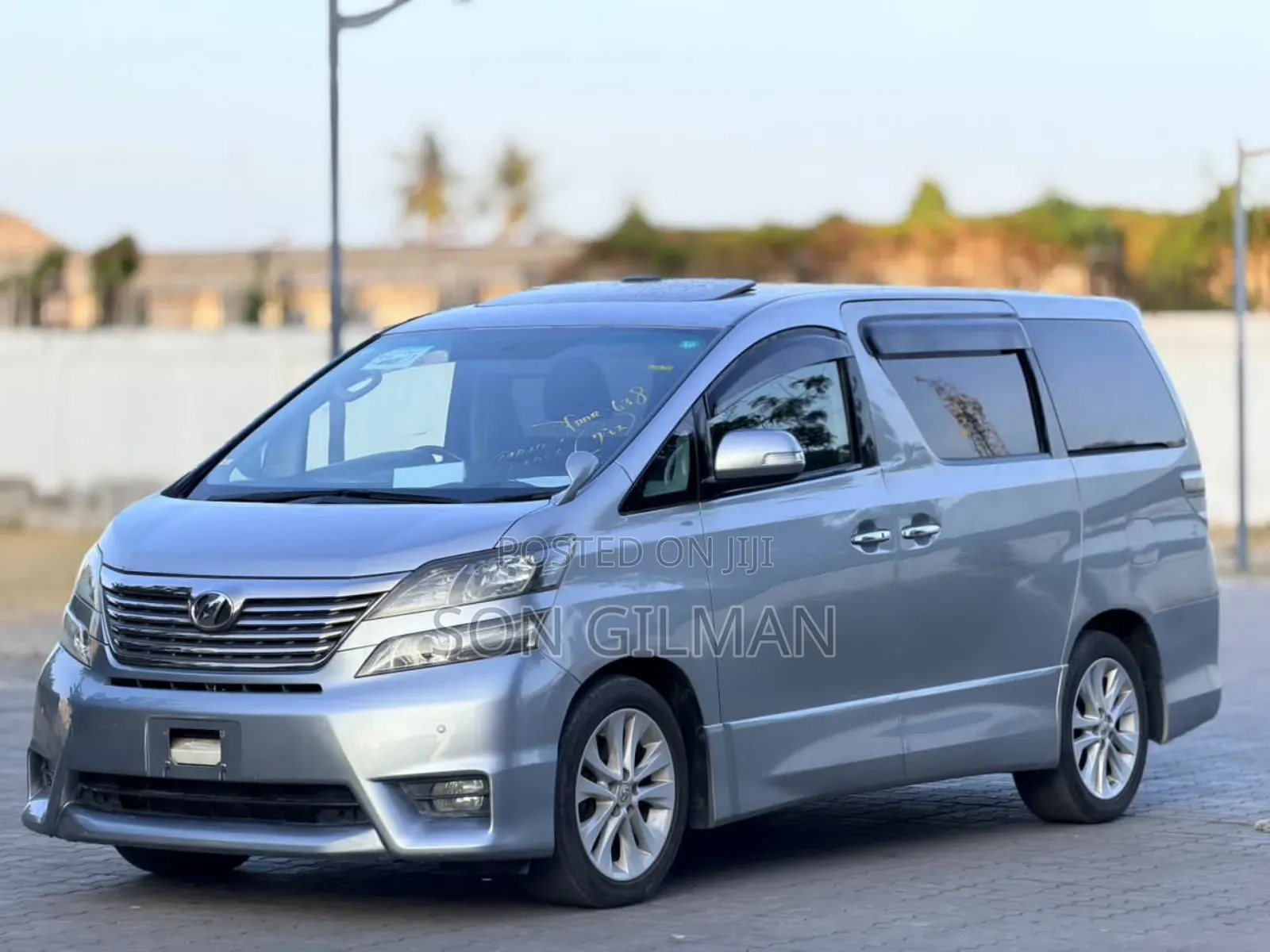 Toyota Vellfire 2010 Silver