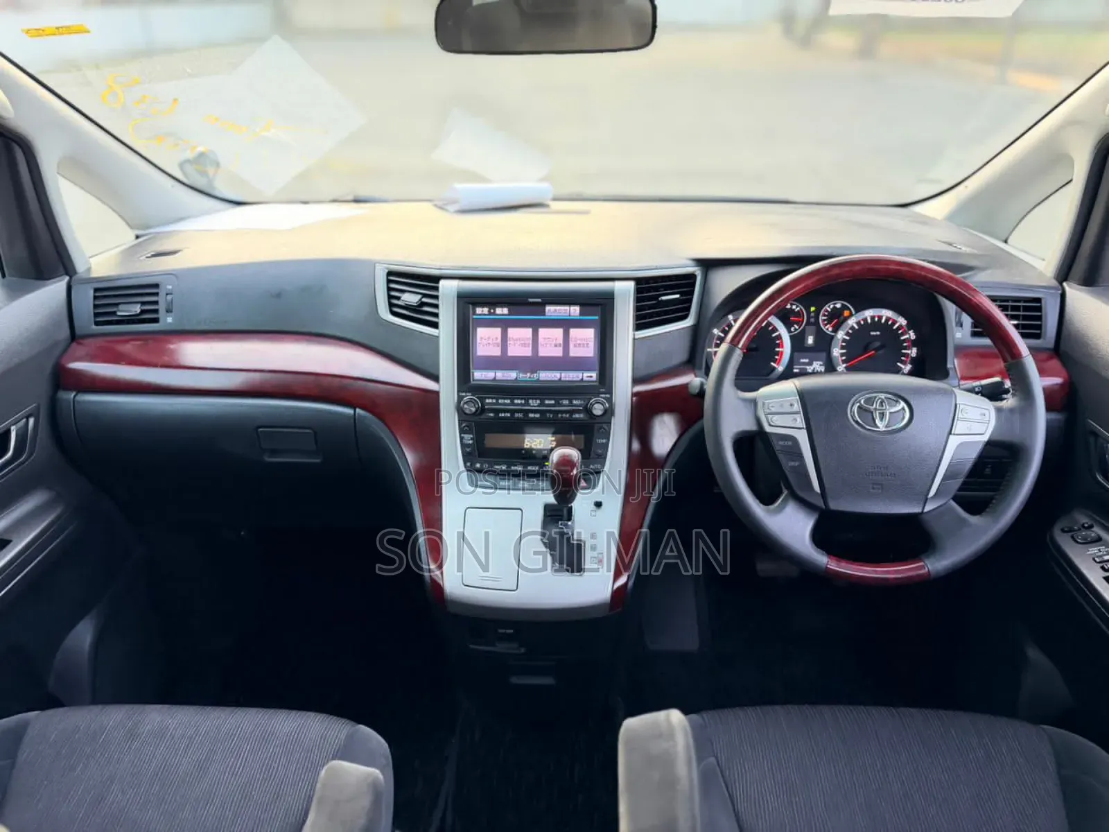 Toyota Vellfire 2010 Silver