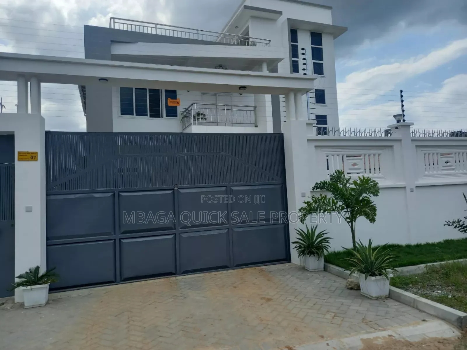 8bdrm House in Mbezi Beach for rent