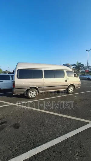 Toyota HiAce 2000 Beige