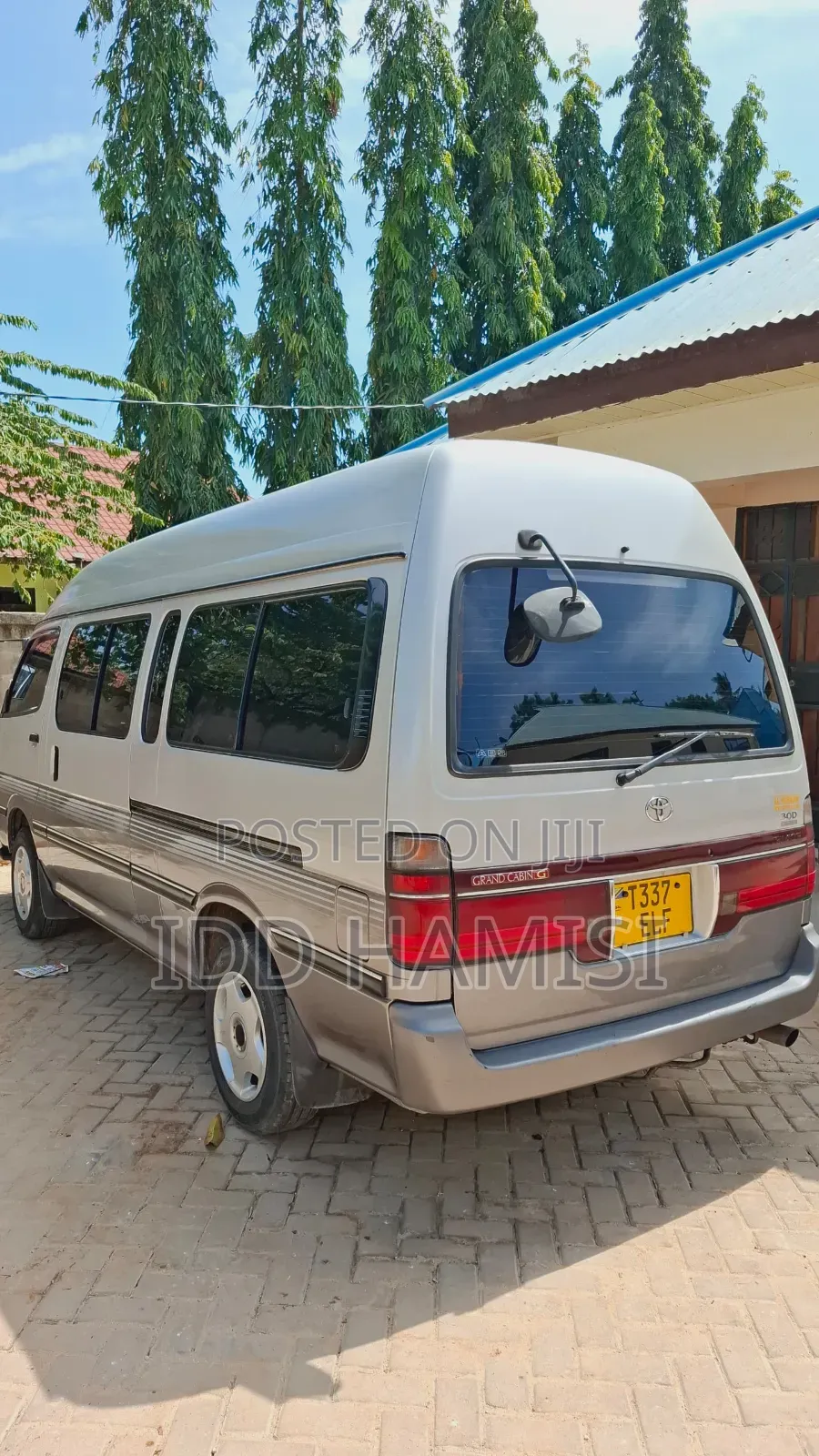 Toyota HiAce 2000 Beige