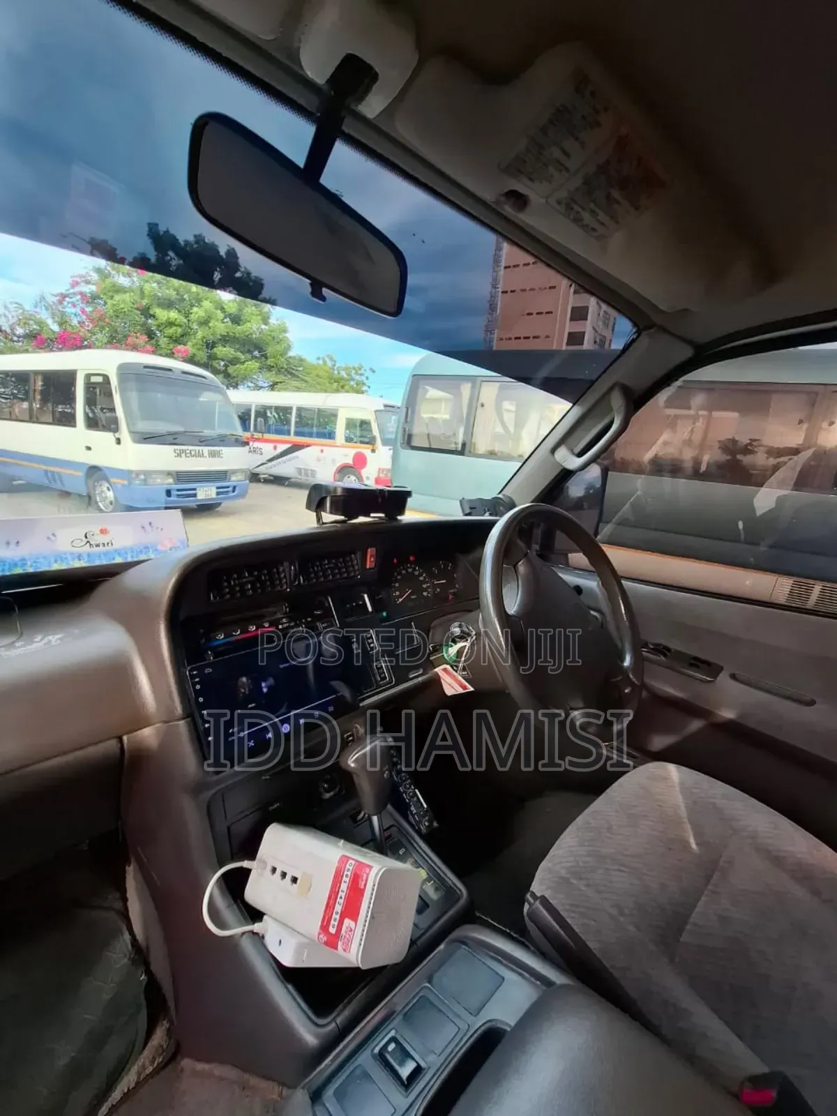 Toyota HiAce 2000 Beige