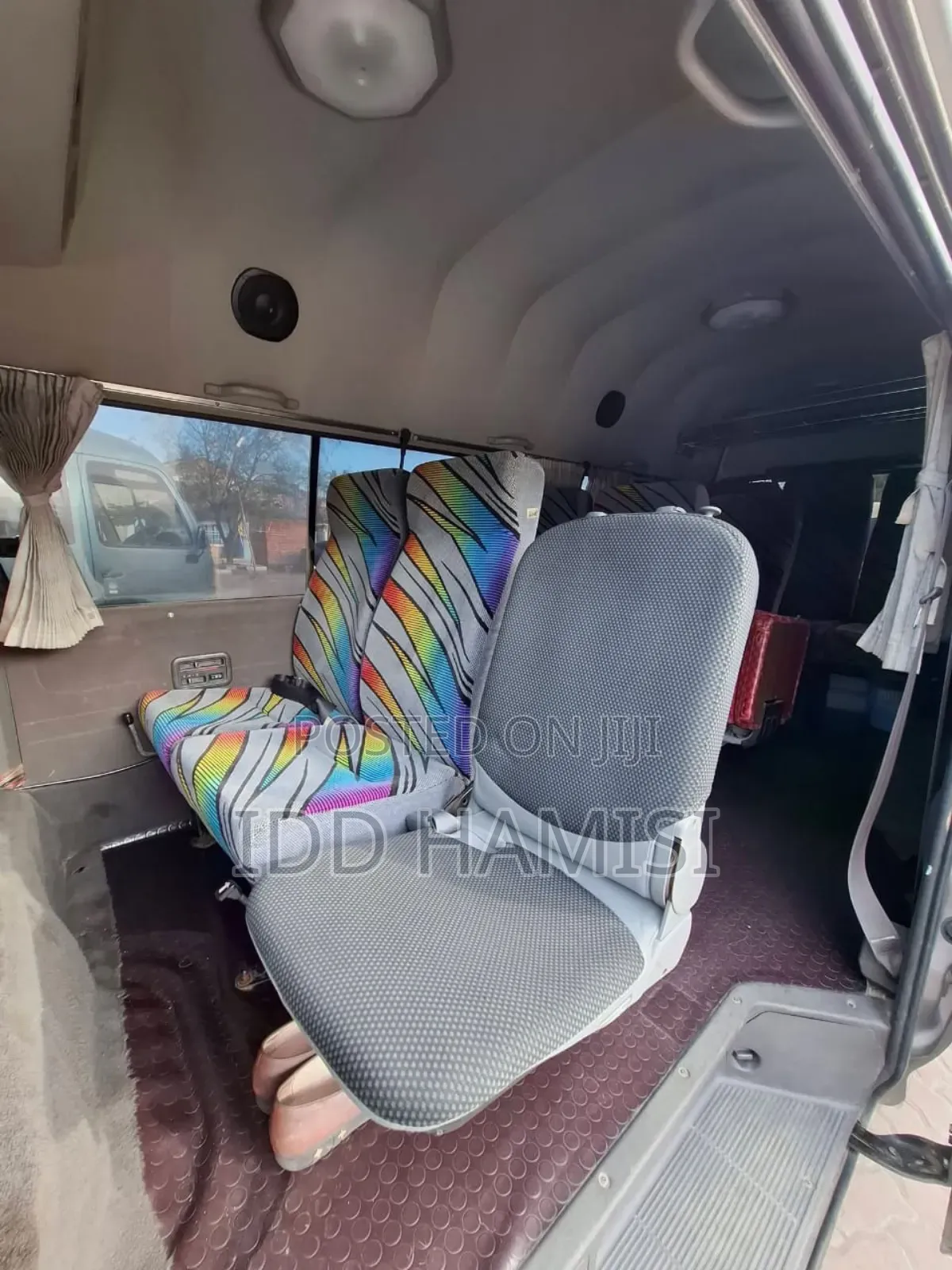 Toyota HiAce 2000 Beige