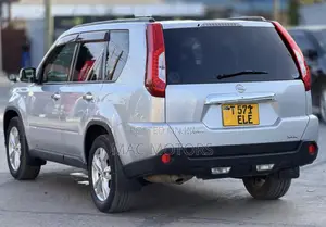 Nissan X-Trail 2011 Silver
