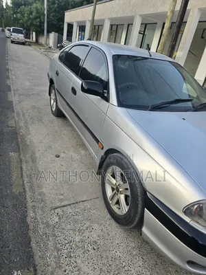 Toyota Avensis 1.8 1998 Gray