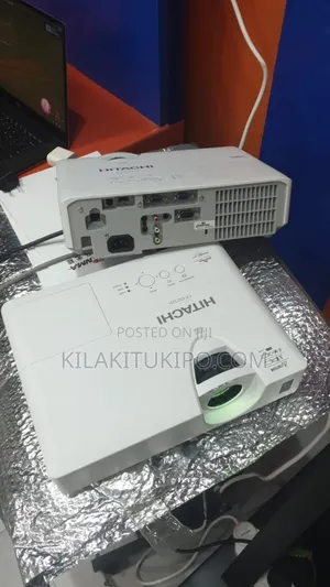 Hitachi Cp-Ex251n Projector in Clean Condition