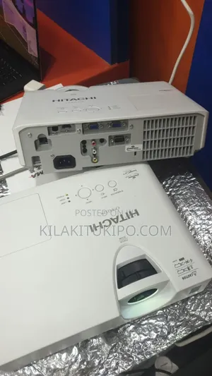 Hitachi Cp-Ex251n Projector in Clean Condition