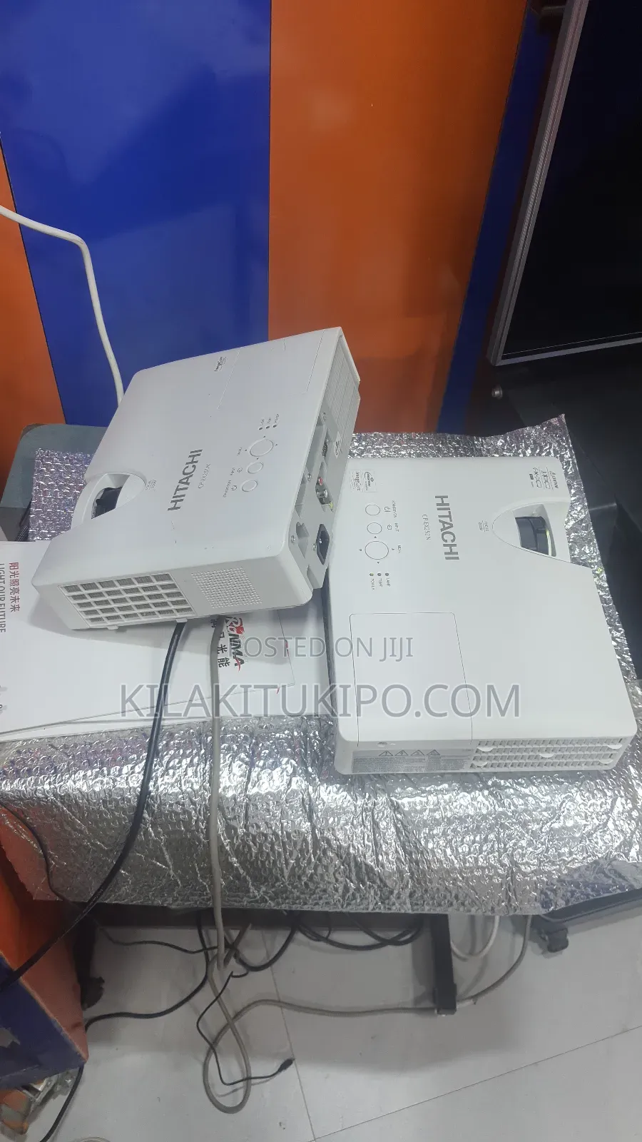 Hitachi Cp-Ex251n Projector in Clean Condition