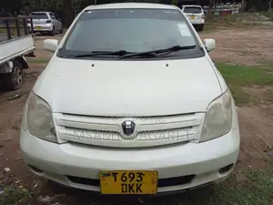 Toyota IST 2003 White