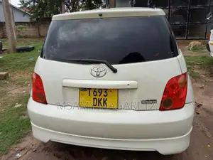 Toyota IST 2003 White