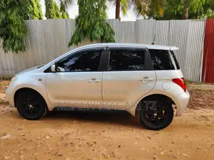 Toyota IST 2003 Silver