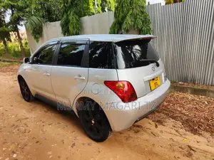 Toyota IST 2003 Silver