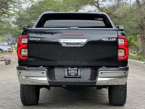 Toyota Hilux 2022 Black