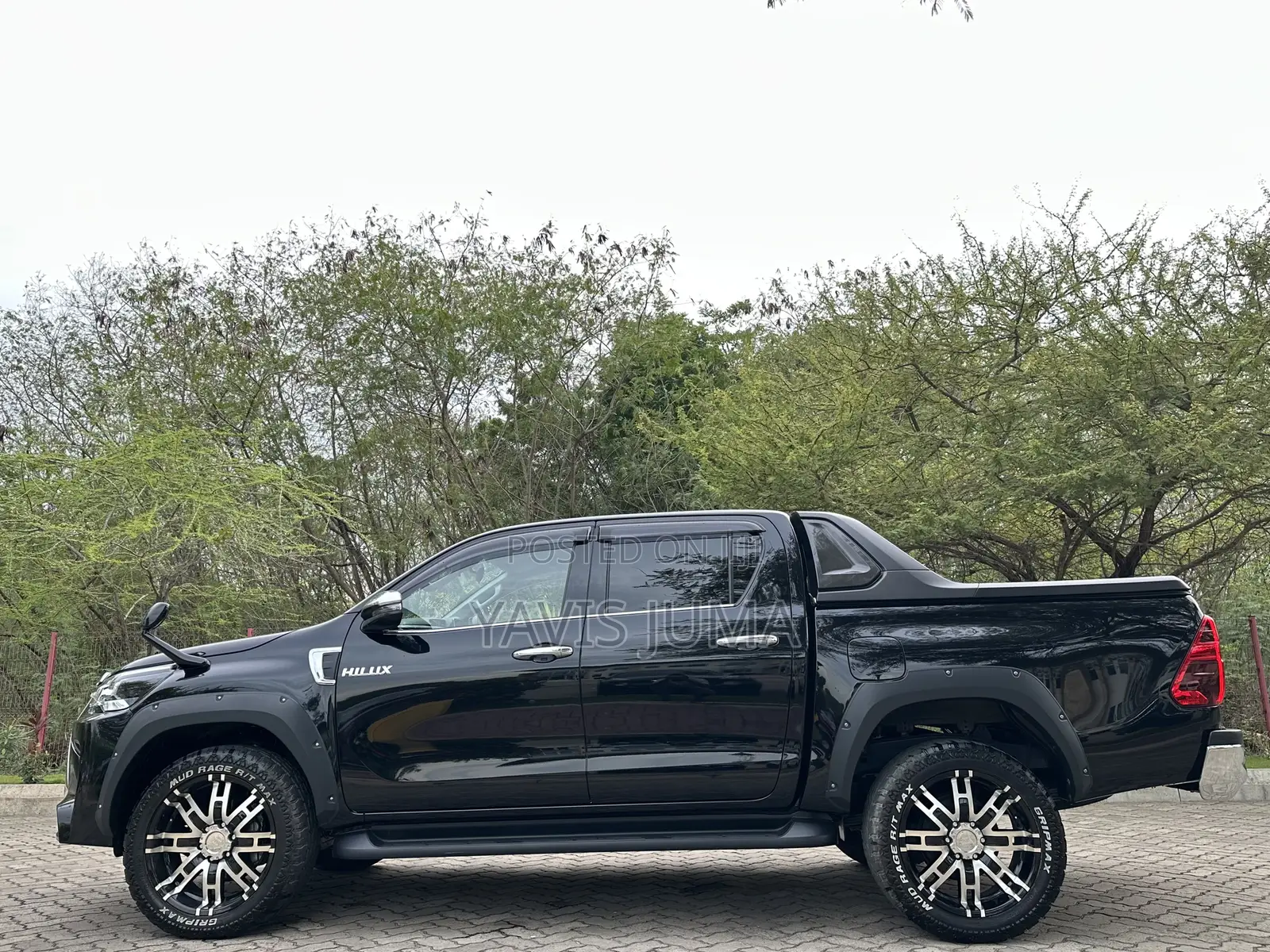 Toyota Hilux 2022 Black