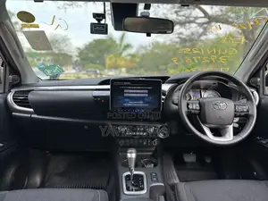 Toyota Hilux 2022 Black
