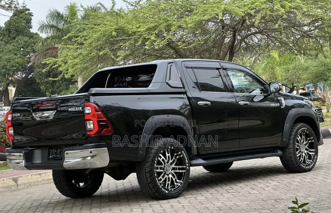Toyota Hilux Revo Double Cab Deisel 2.4 RWD 2021 Matt Black