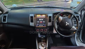 Mitsubishi Outlander ES 2010 White