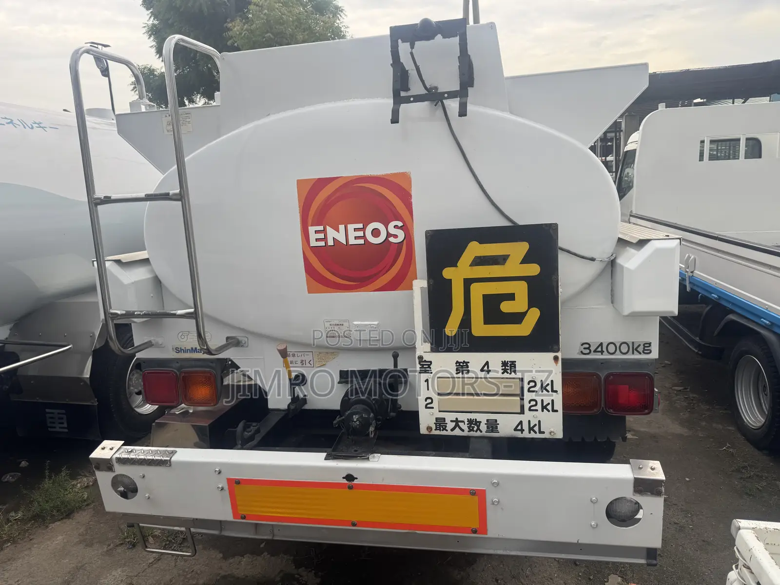 Vehicle Specifications: • Model: Nissan Diesel Condor Ud Oil T