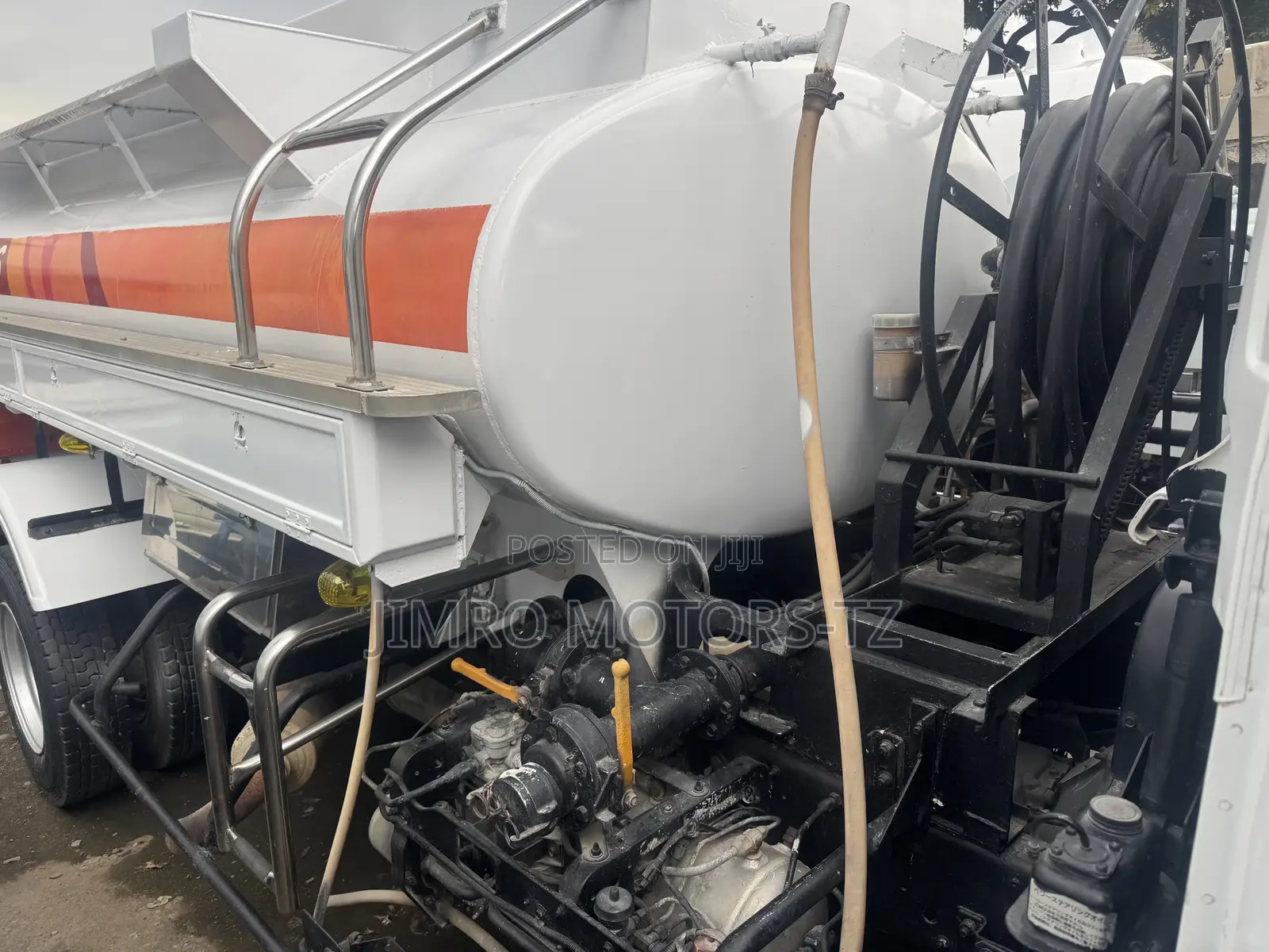  Vehicle Specifications: • Model: Nissan Diesel Condor Ud Oil T