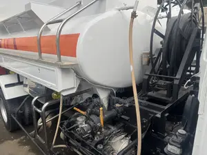  Vehicle Specifications: • Model: Nissan Diesel Condor Ud Oil T