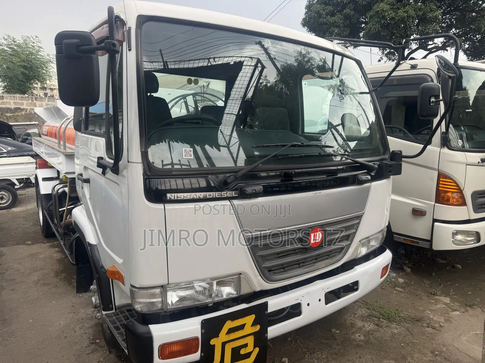  Vehicle Specifications: • Model: Nissan Diesel Condor Ud Oil T