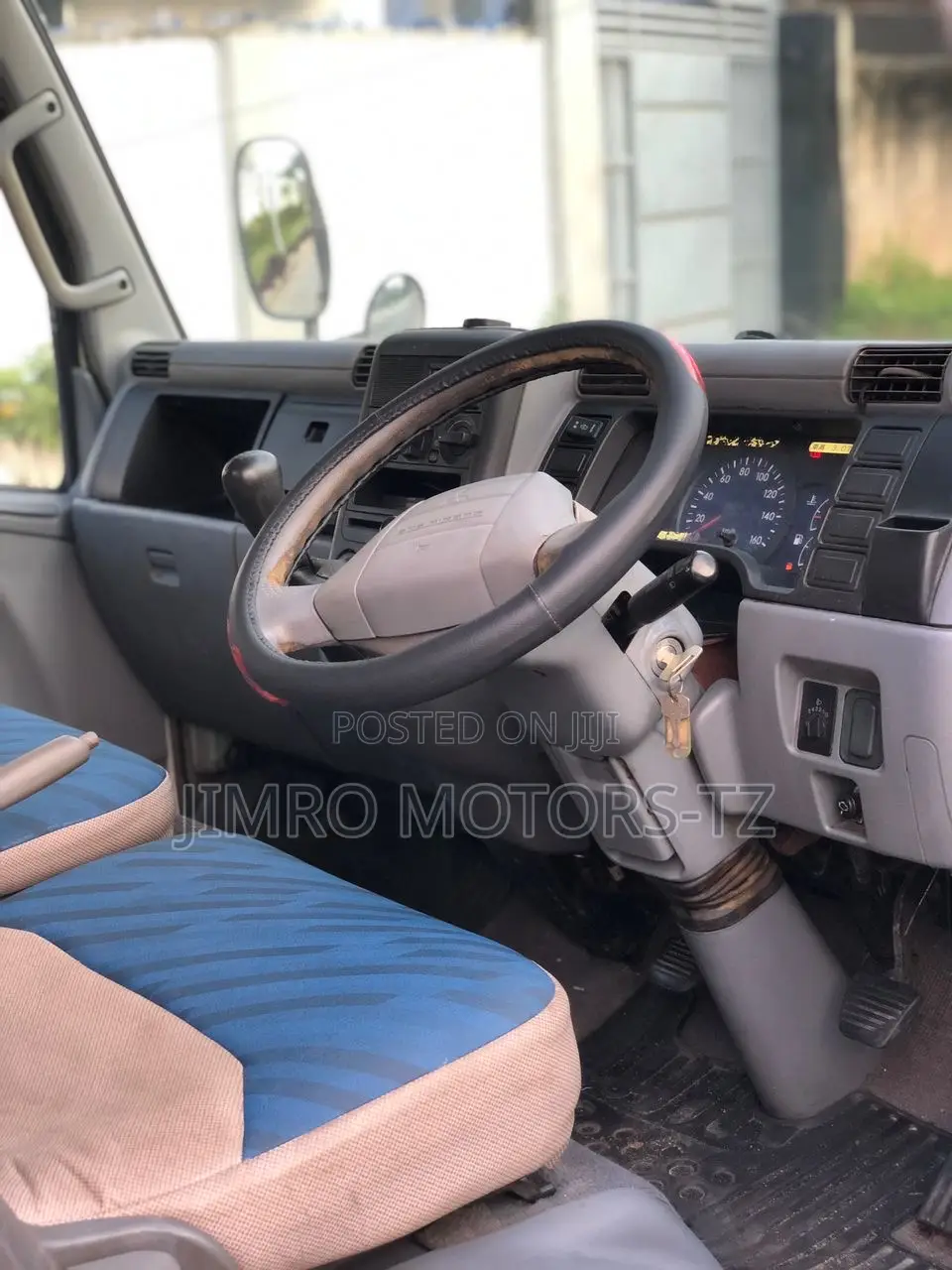 Key Specifications: • Engine: 4m42