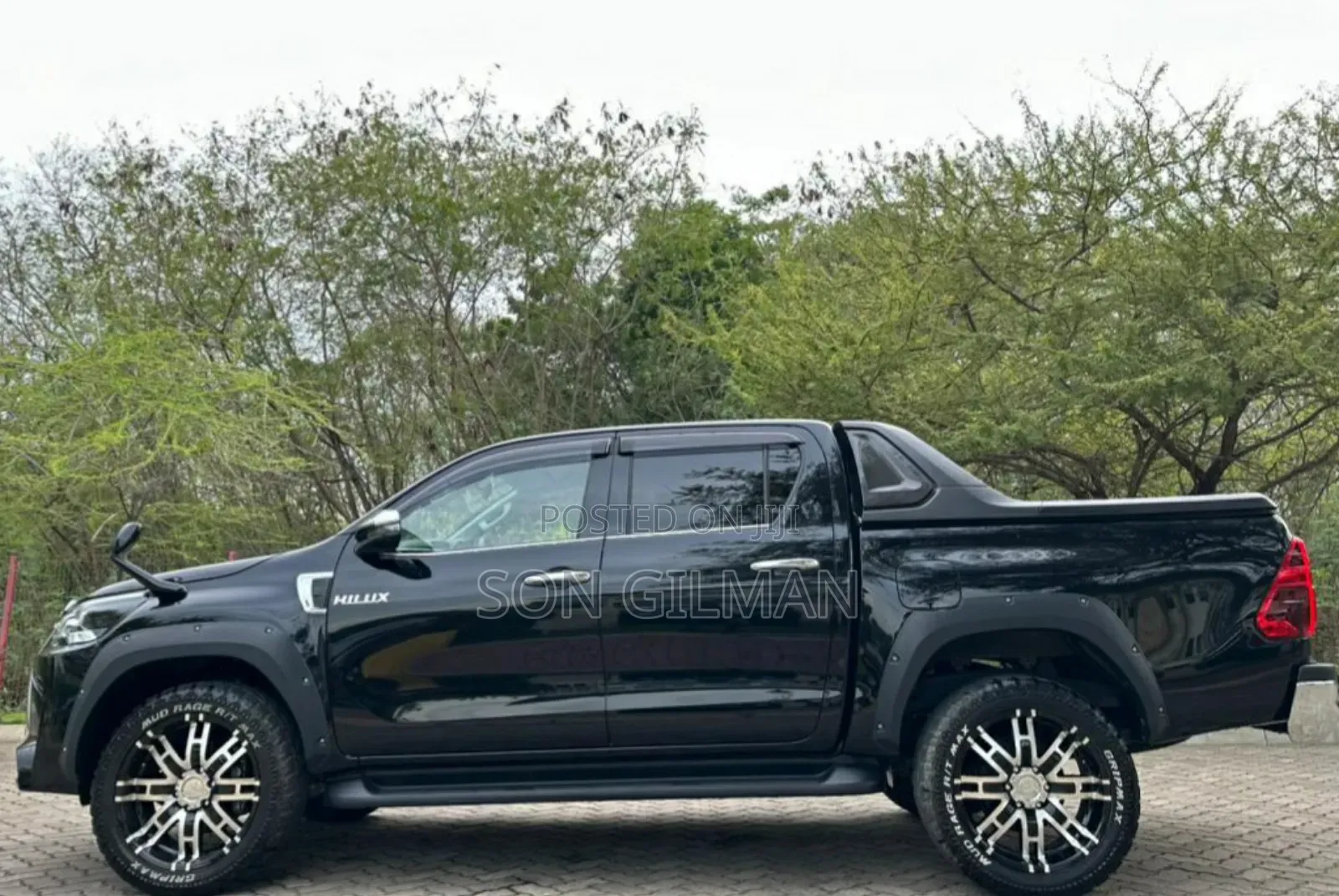 Toyota Hilux 2021 Black