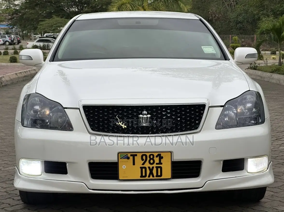 Toyota Crown 2006 White