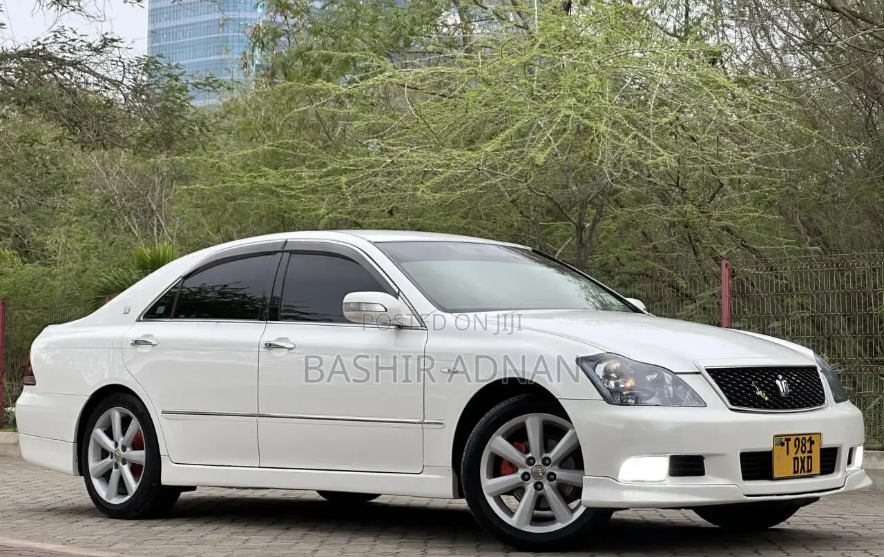 Toyota Crown 2006 White