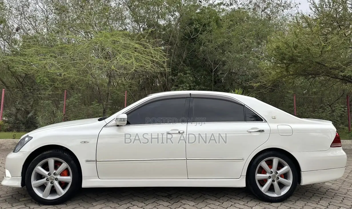 Toyota Crown 2006 White