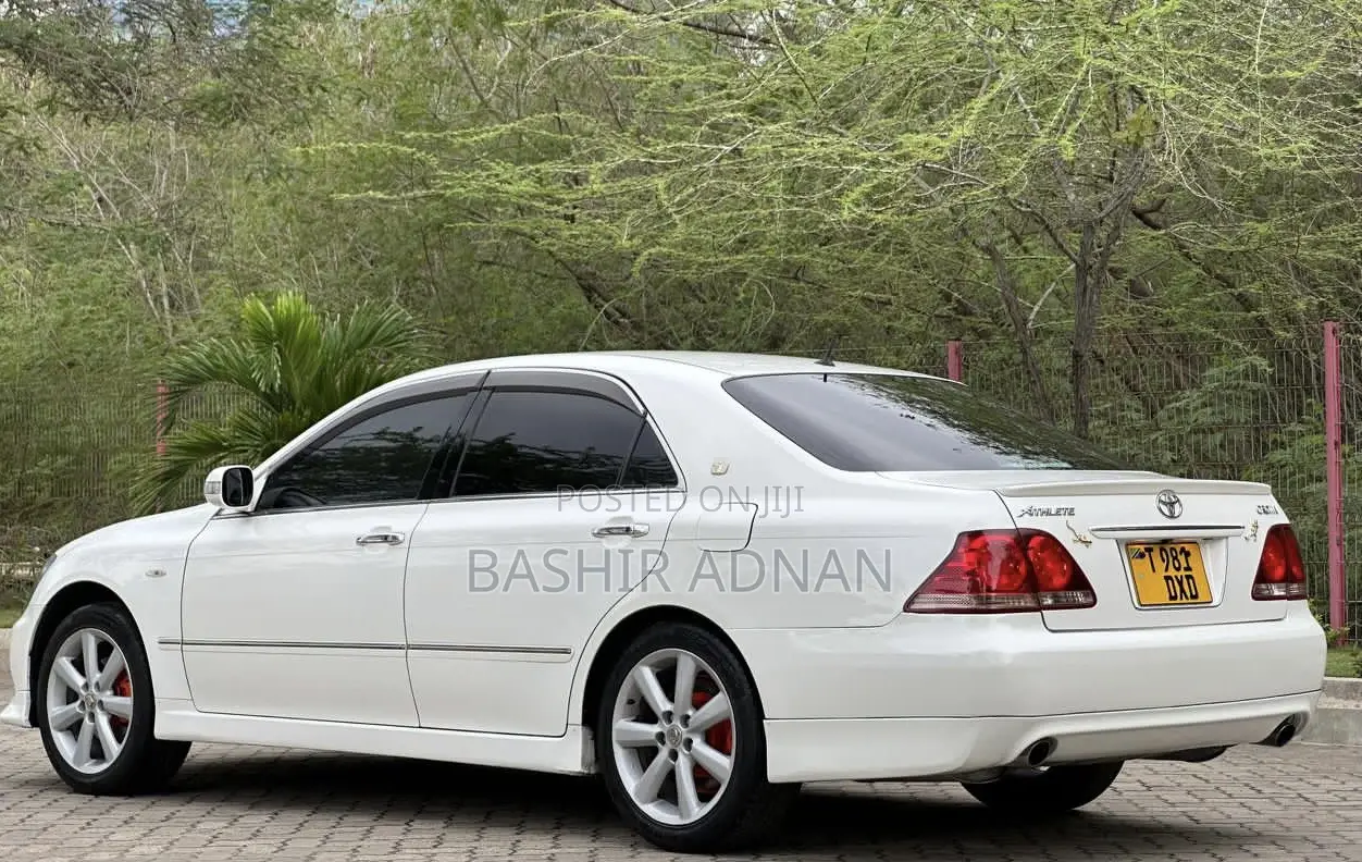 Toyota Crown 2006 White