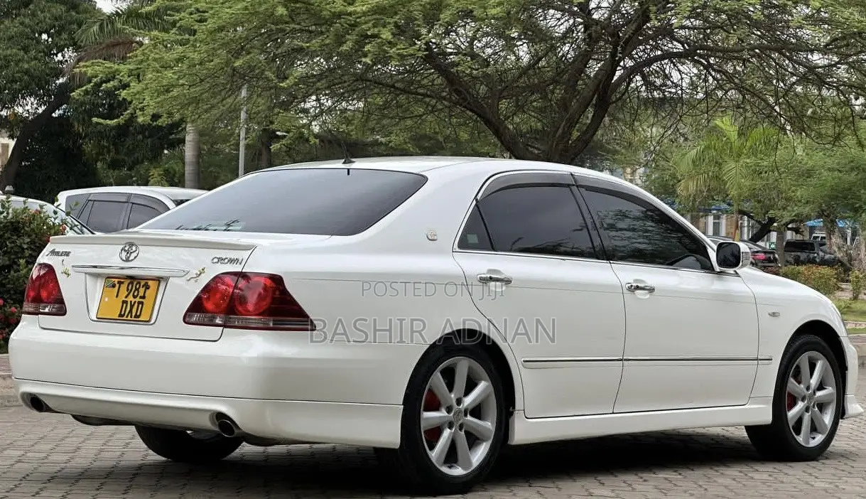 Toyota Crown 2006 White
