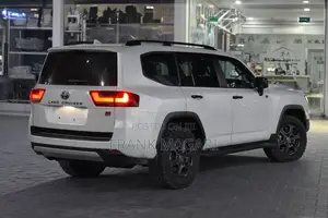 Toyota Land Cruiser LC300 2023 White