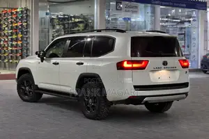 Toyota Land Cruiser LC300 2023 White