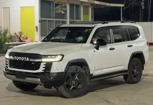 Toyota Land Cruiser LC300 2024 White