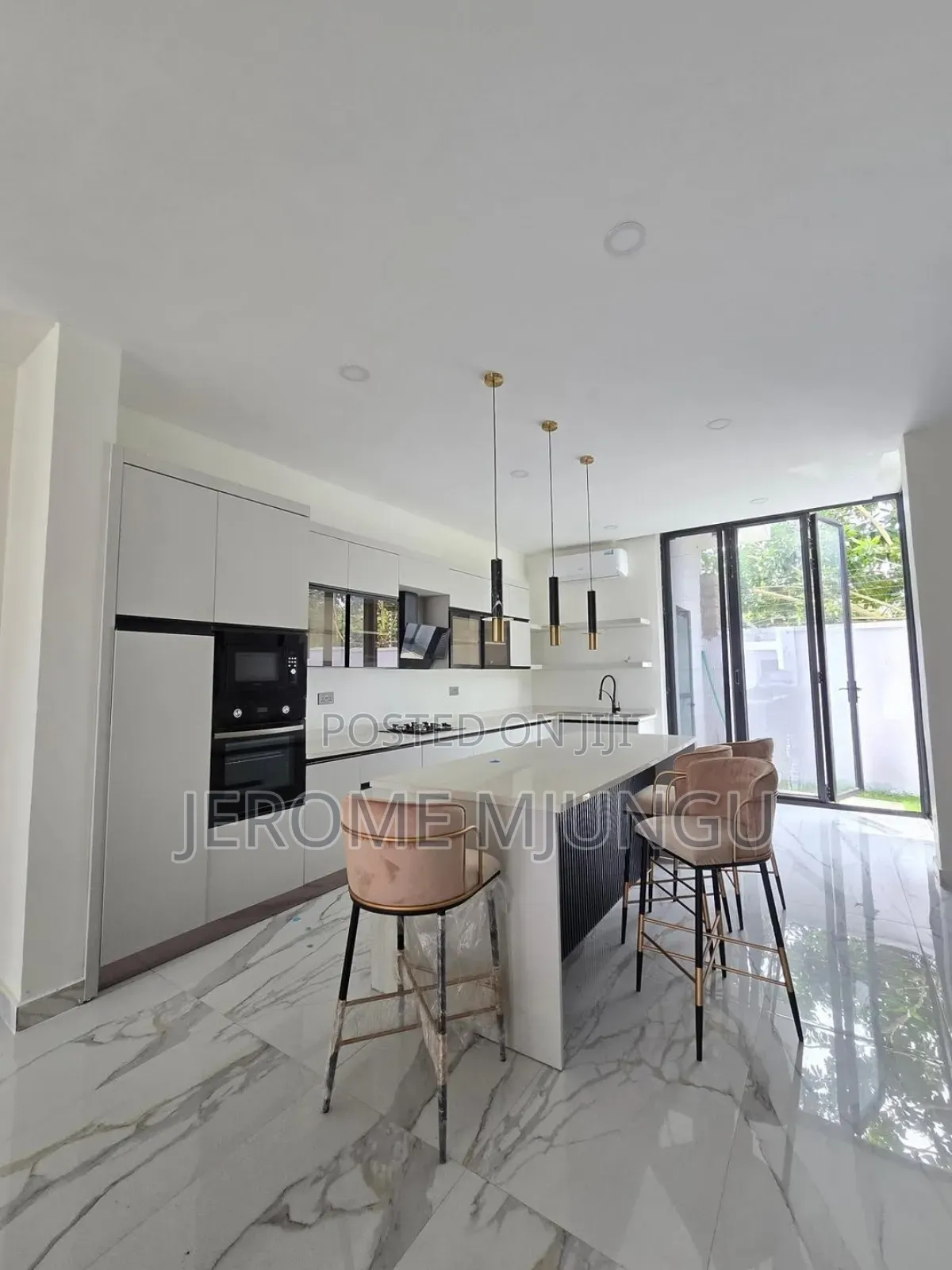 Furnished 5bdrm Villa in Oyster Bay for rent