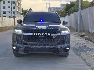 Toyota Land Cruiser LC300 2023 Black