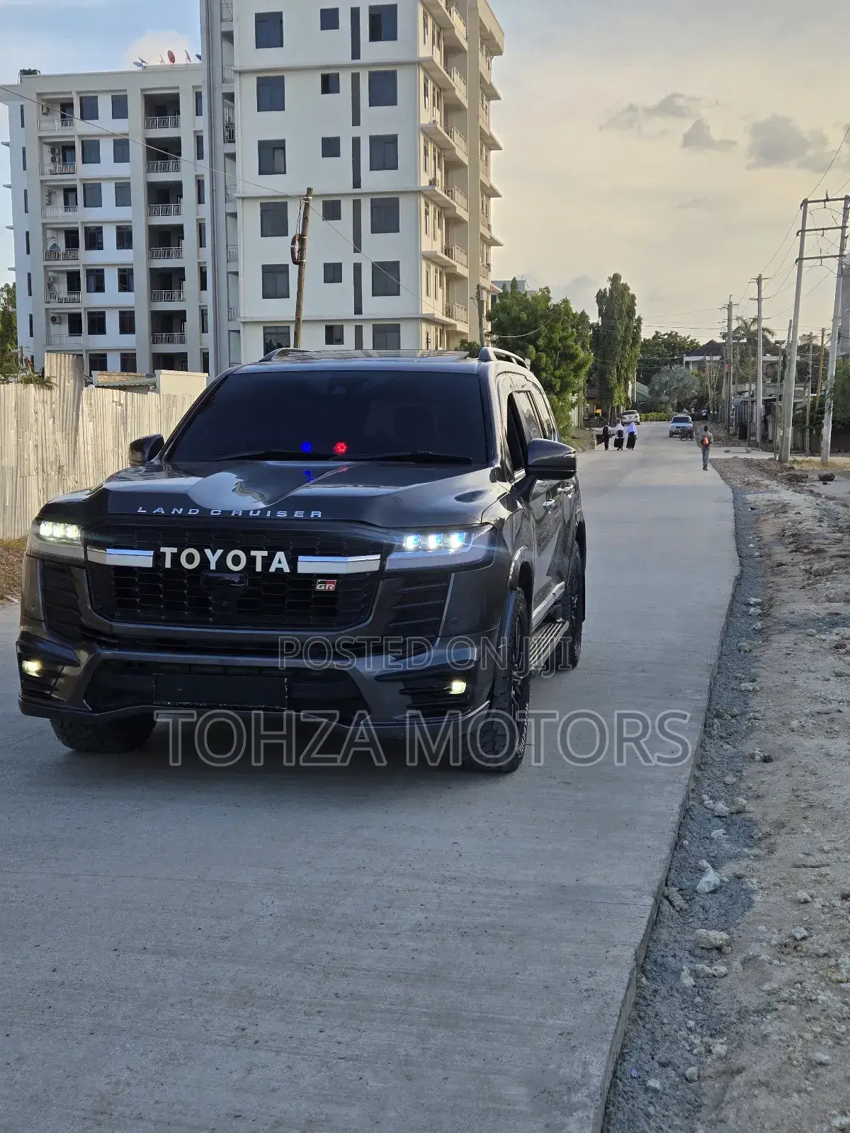 Toyota Land Cruiser LC300 2023 Black