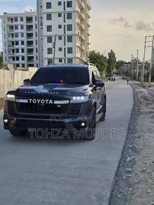 Toyota Land Cruiser LC300 2023 Black