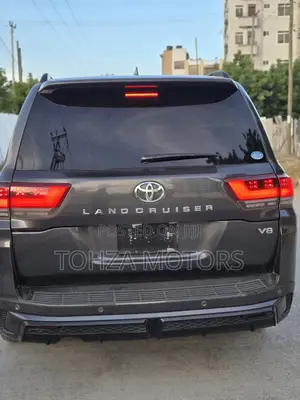 Toyota Land Cruiser LC300 2023 Black